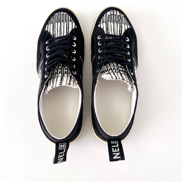 CHANEL | Black White Low Top Tennis Sneakers CC Logo Tweed Suede Vintage EU 37 - Picture 6 of 15